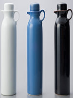 solid clay bottle comes in 3 different colours it has a capity of 800ml and is able to keep drinks hot for a long time <br>PRICE:$28.99